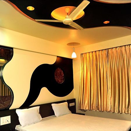 Tulsi Motel Nadiād Exteriör bild